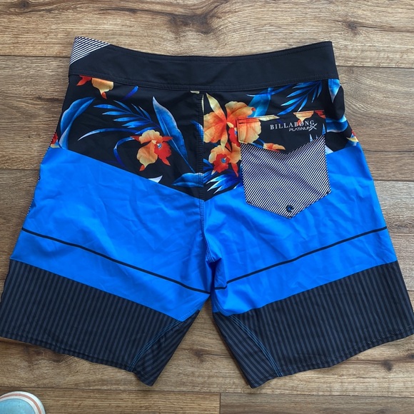 Billabong Platinum Stripe boardshorts - Picture 9 of 12